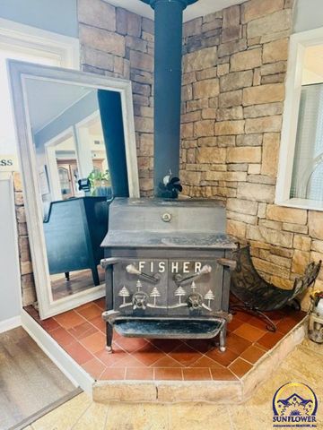 10481 T4 RD, Hoyt, KS 66440