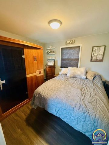 10481 T4 RD, Hoyt, KS 66440