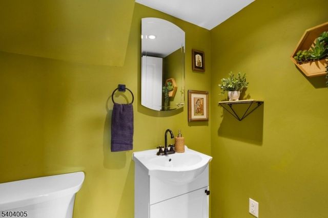 22 Kelly Pl, Stanhope Boro, NJ 07874