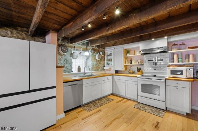 22 Kelly Pl, Stanhope Boro, NJ 07874