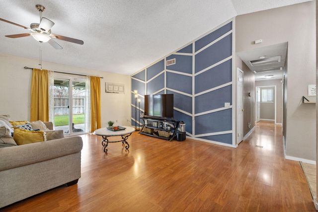 1128 N Jefferson Street, Tulare, CA 93274