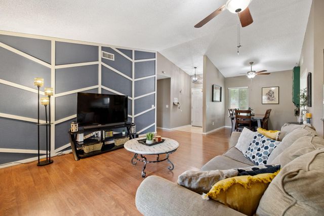 1128 N Jefferson Street, Tulare, CA 93274