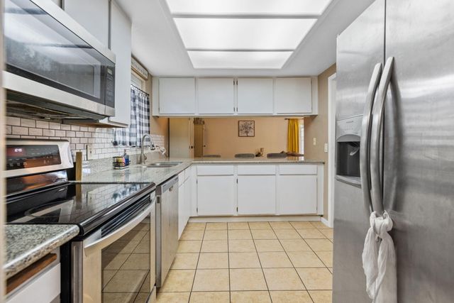 1128 N Jefferson Street, Tulare, CA 93274