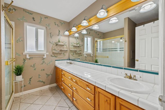 1128 N Jefferson Street, Tulare, CA 93274