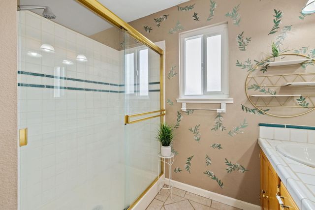 1128 N Jefferson Street, Tulare, CA 93274