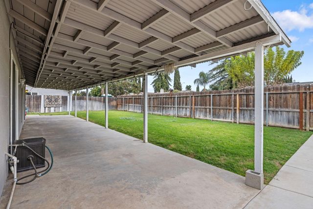 1128 N Jefferson Street, Tulare, CA 93274