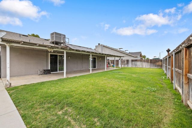 1128 N Jefferson Street, Tulare, CA 93274