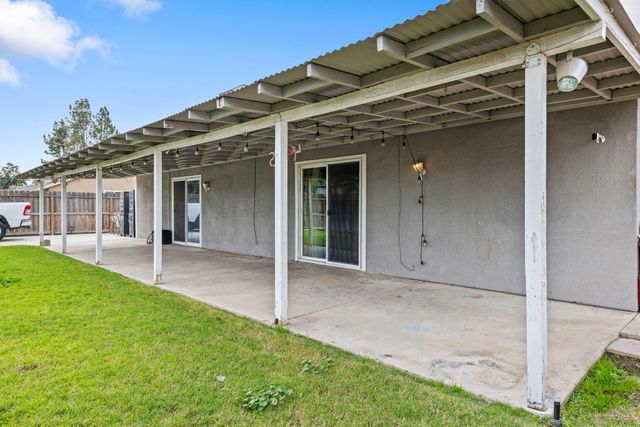 1128 N Jefferson Street, Tulare, CA 93274