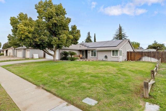 1128 N Jefferson Street, Tulare, CA 93274