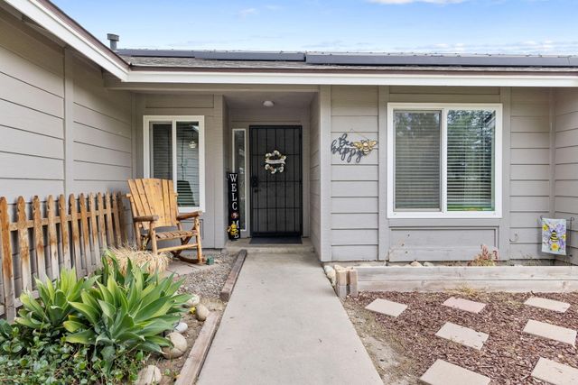 1128 N Jefferson Street, Tulare, CA 93274