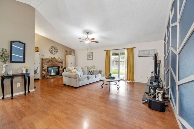 1128 N Jefferson Street, Tulare, CA 93274