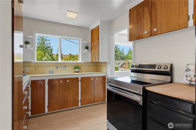 3909 SW Stevens Street, Seattle, WA 98116
