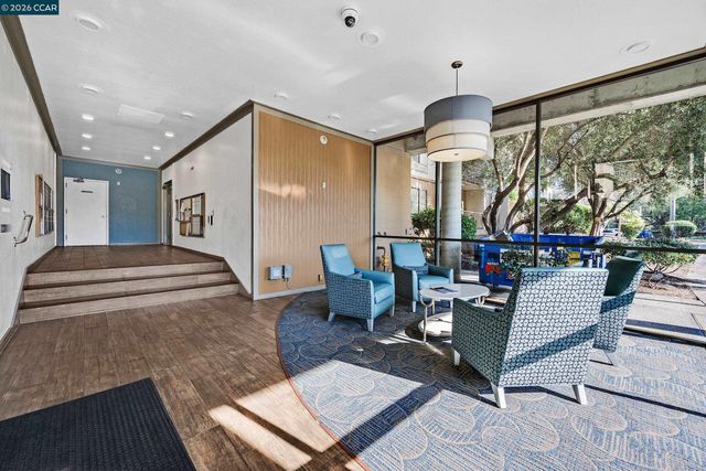 420 N Civic Dr 403, Walnut Creek, CA 94596