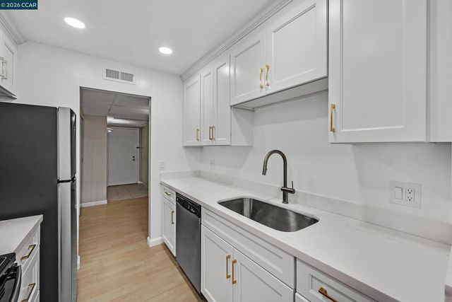 420 N Civic Dr 403, Walnut Creek, CA 94596