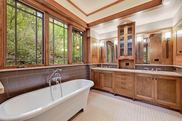 307 Laurel Valley RD, West Lake Hills, TX 78746