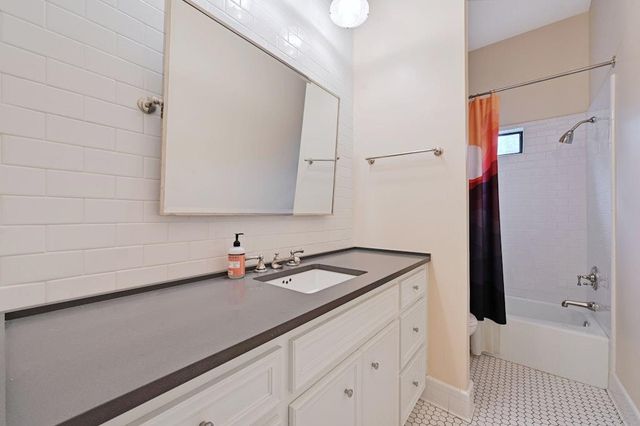 307 Laurel Valley RD, West Lake Hills, TX 78746