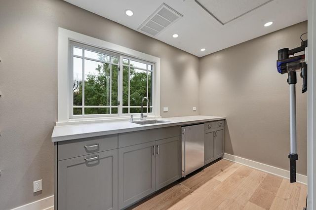 307 Laurel Valley RD, West Lake Hills, TX 78746