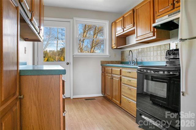 19 Trowbridge Lane, Brevard, NC 28712