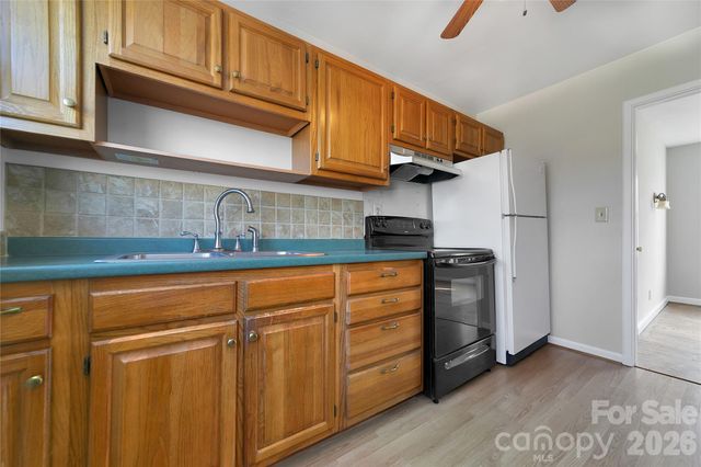 19 Trowbridge Lane, Brevard, NC 28712