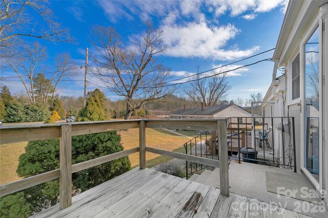 19 Trowbridge Lane, Brevard, NC 28712