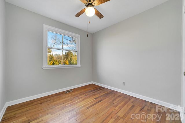 19 Trowbridge Lane, Brevard, NC 28712