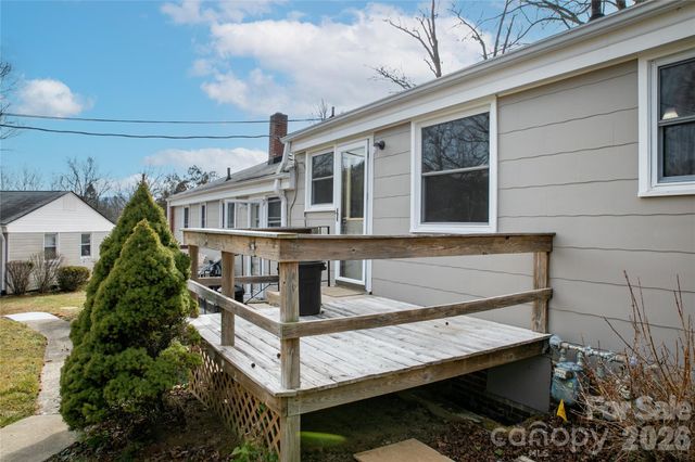 19 Trowbridge Lane, Brevard, NC 28712