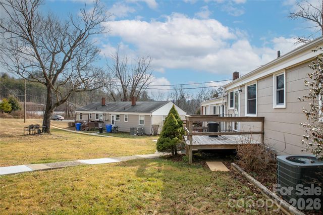 19 Trowbridge Lane, Brevard, NC 28712