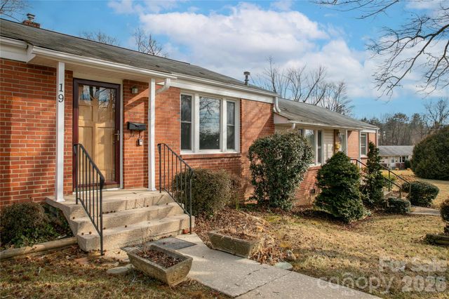 19 Trowbridge Lane, Brevard, NC 28712