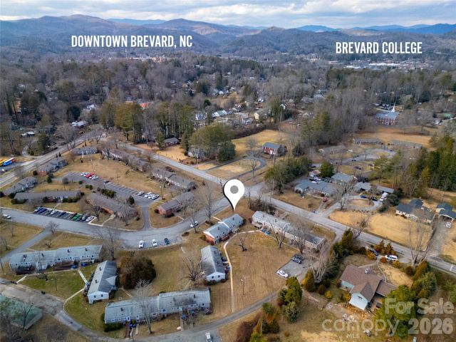 19 Trowbridge Lane, Brevard, NC 28712