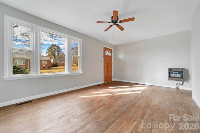 19 Trowbridge Lane, Brevard, NC 28712