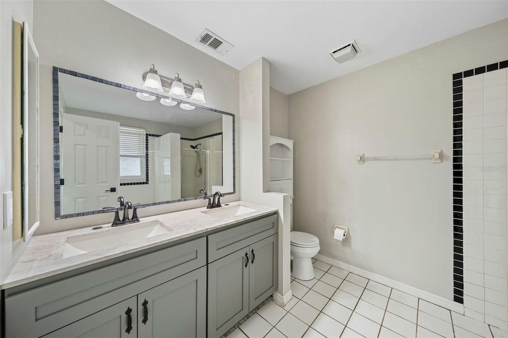 Image 17 of property listing at 1714 CYPRESS RIDGE DRIVE, Orlando, FL 32825