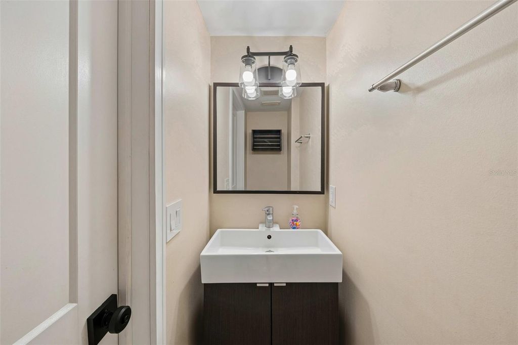 Image 21 of property listing at 1714 CYPRESS RIDGE DRIVE, Orlando, FL 32825