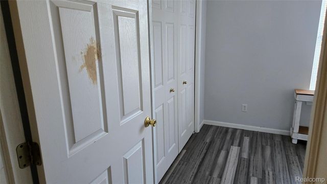 1554 Meadow Ridge Drive, Pontiac, MI 48340