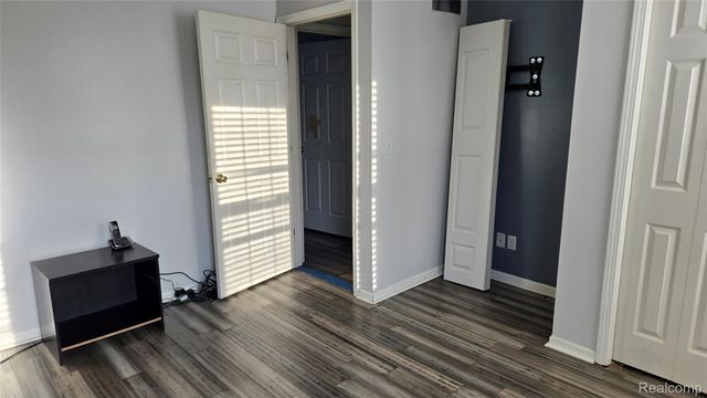 1554 Meadow Ridge Drive, Pontiac, MI 48340