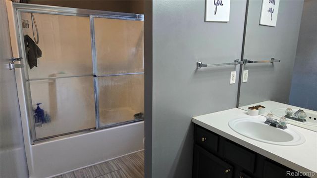 1554 Meadow Ridge Drive, Pontiac, MI 48340