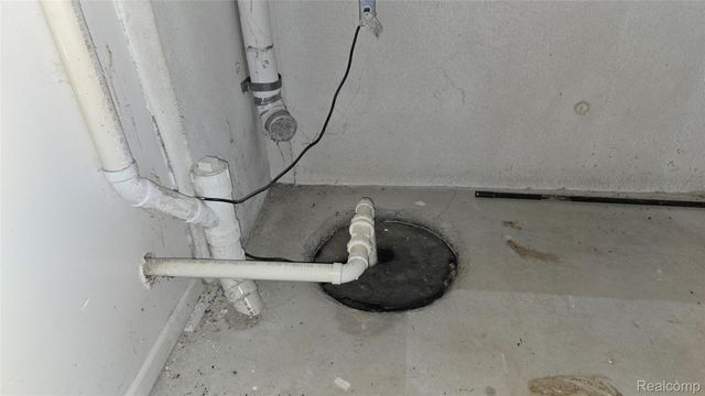 1554 Meadow Ridge Drive, Pontiac, MI 48340