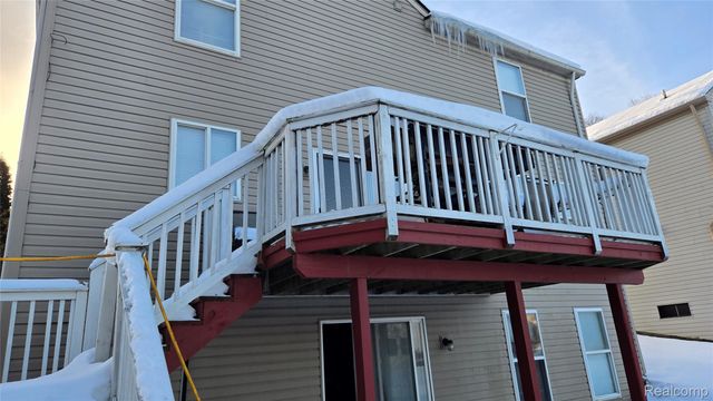 1554 Meadow Ridge Drive, Pontiac, MI 48340