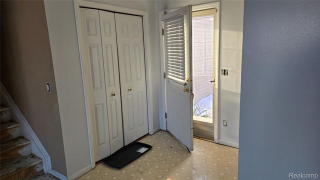 1554 Meadow Ridge Drive, Pontiac, MI 48340