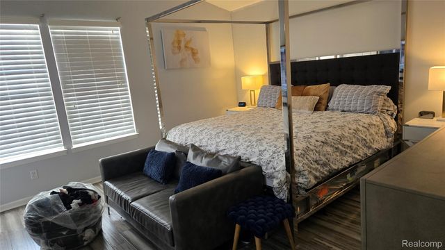 1554 Meadow Ridge Drive, Pontiac, MI 48340