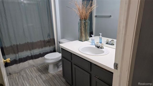 1554 Meadow Ridge Drive, Pontiac, MI 48340