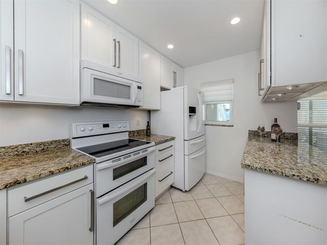 435 CERROMAR LANE 326, Venice, FL 34293