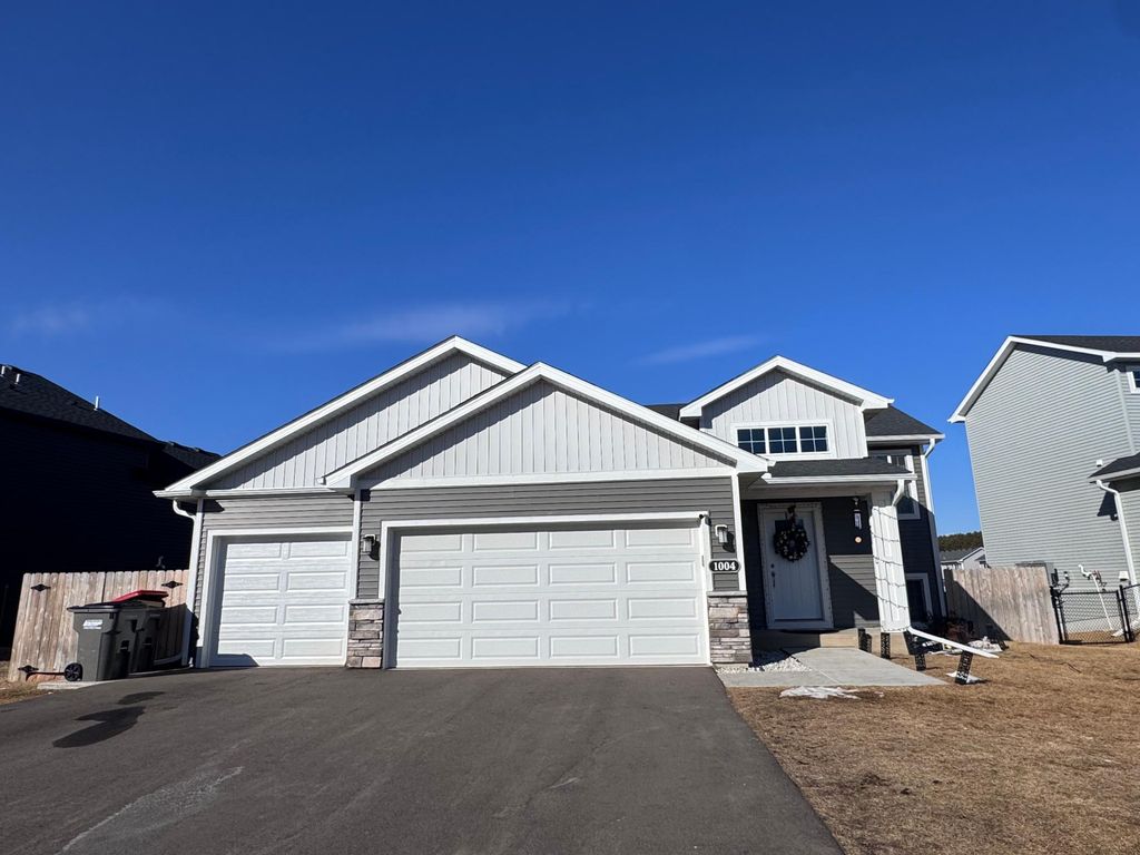 1004 NE Triumph Trail NE, Isanti, MN 55040