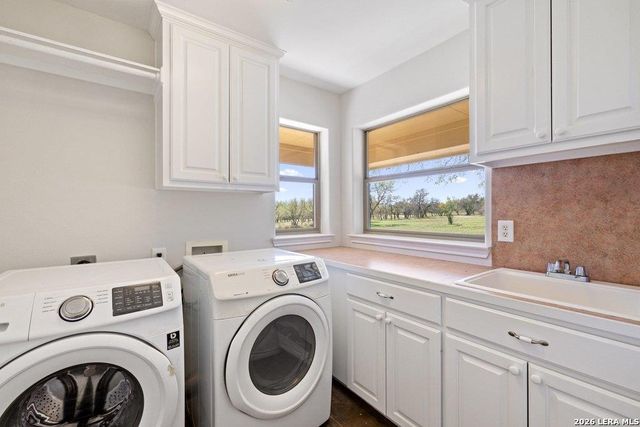 434 W Turner Ct, Johnson City, TX 78636