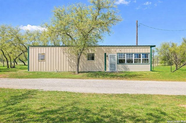 434 W Turner Ct, Johnson City, TX 78636