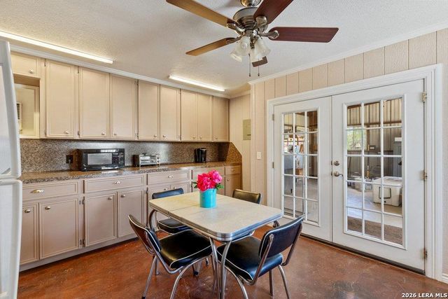 434 W Turner Ct, Johnson City, TX 78636