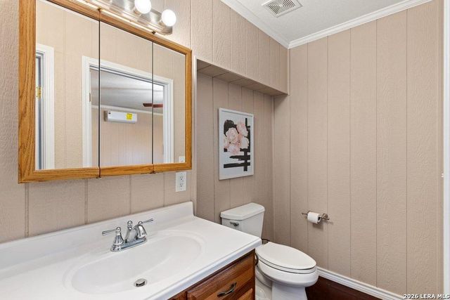 434 W Turner Ct, Johnson City, TX 78636