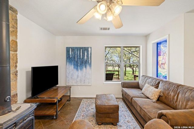 434 W Turner Ct, Johnson City, TX 78636