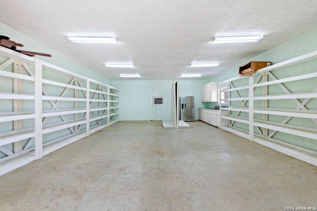 434 W Turner Ct, Johnson City, TX 78636