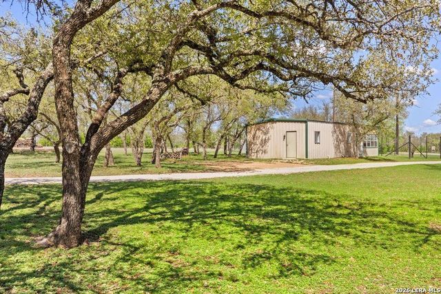 434 W Turner Ct, Johnson City, TX 78636