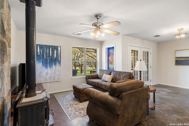 434 W Turner Ct, Johnson City, TX 78636